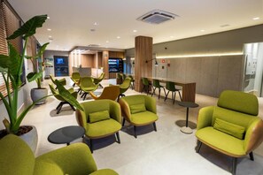 Lobby sitting area - Momax Hotel (Marilia)