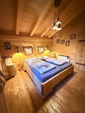 2 bedrooms, desk, free WiFi