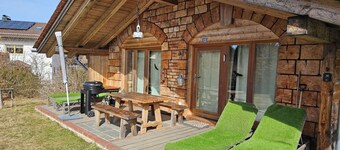 Luxuriös Ausgestattetes Blockhaus Inkl. Außensauna und Beheizbarem Badebottich