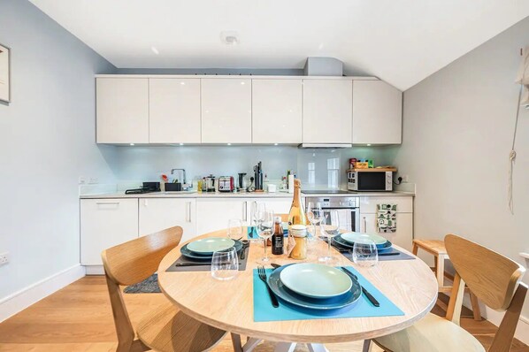 Fridge, microwave, oven, dishwasher
