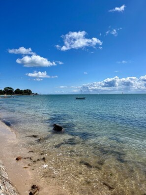 ビーチ、サンラウンジャー