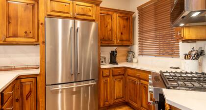 Central Park 26- Luxury Tri-Level in Great Location Close to River Run