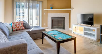 1 Mi to Light Rail: Englewood Condo w/ Pool Access