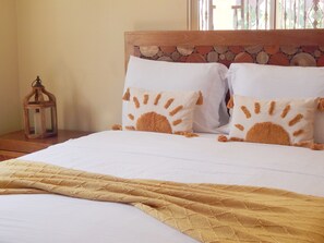 5 bedrooms, WiFi, bed sheets