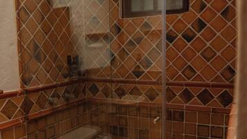 Classic Twin Room | Bathroom