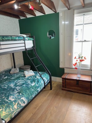 2 bedrooms, iron/ironing board, free WiFi, bed sheets - Brighton home in Central North Laine (Brighton and Hove)