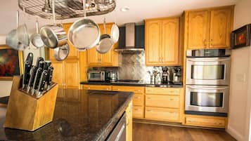 Køleskab, ovn, kogeplade, opvaskemaskine