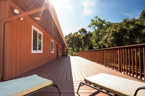 Terrace/patio - Serene Vineyard Chateau with Pool, Hot Tub, BBQ (Carmel Valley)