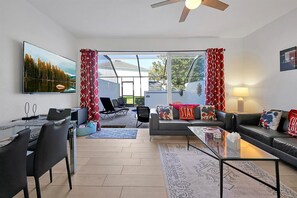 Smart TV, ping pong, books - ✨ Disney Dreams Stay at Windsor Hills ✨ (Kissimmee)