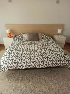 3 chambres, fer et planche à repasser, Wi-Fi gratuit, draps fournis