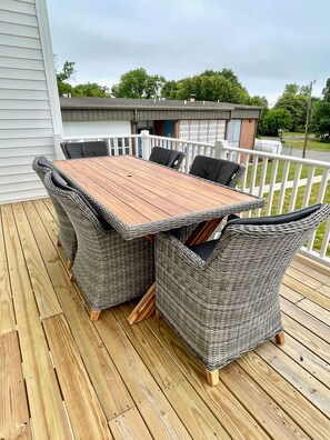 Outdoor dining