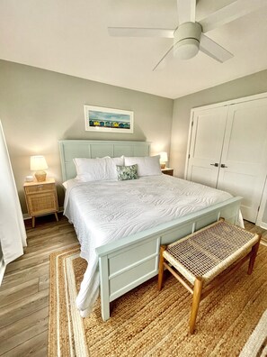 4 bedrooms, iron/ironing board, WiFi, bed sheets - Potomac Paradise - Water views within short walk to Colonial Beach, VA (Colonial Beach)