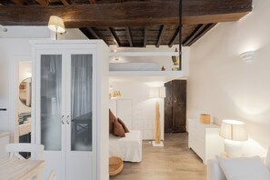 A compact, modern bedroom with a bunk bed, a white wardrobe, and a bedside table with a lamp. - Piazza Navona 5 people - Savelli (Rome)