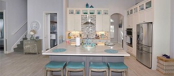 NEW!!☀️Vero Islander is minutes to 🏖️beach. Private pool in a gated community🌴