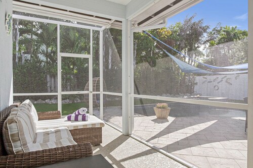 Superb Keys home w/heated pool, jacuzzi, fast wifi & more!