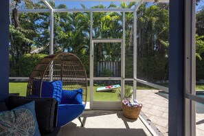 Terrace/patio - Superb Keys home w/heated pool, jacuzzi, fast wifi & more! (Tavernier)