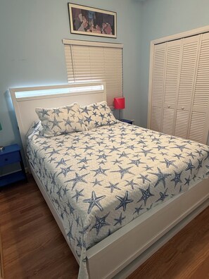 3 bedrooms, desk, iron/ironing board, free WiFi - Superb Keys home w/heated pool, jacuzzi, fast wifi & more! (Tavernier)