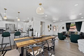 Dining - This house is a 3 bedroom(s), 3.5 bathrooms, located in Sedona, AZ. (Sedona)