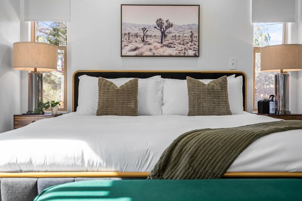 This house is a 3 bedroom(s), 3.5 bathrooms, located in Sedona, AZ ...