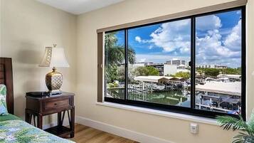 1 bedroom, desk, free WiFi, bed sheets