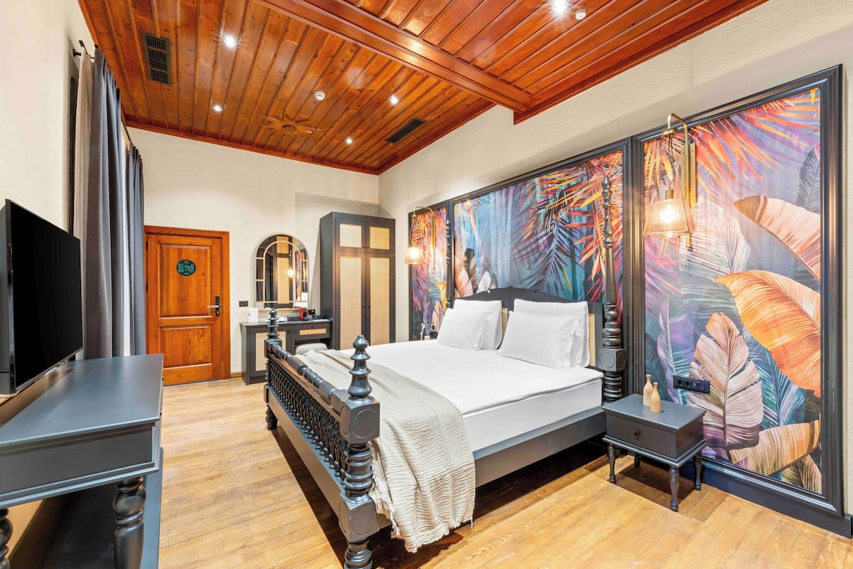 Deluxe tweepersoonskamer, 1 slaapkamer | 1 slaapkamer, luxe beddengoed, een minibar, een kluis op de kamer