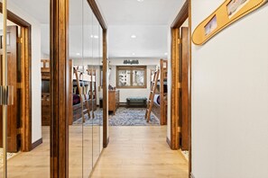 3 Schlafzimmer, Reisekinderbett, WLAN, Bettwäsche