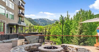 Perfectly Located 2 Minute Walk Lift Downtown Avon