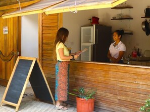 Desayuno de cocina local todos los días (con cargo) 