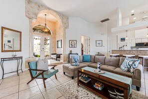 TV connectée, jeux vidéo, livres, espaces bureaux