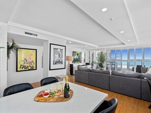 Dining - Absolute Beachfront 3Bd, Pool, Spa on the beach Broadbeach  (Gold Coast)