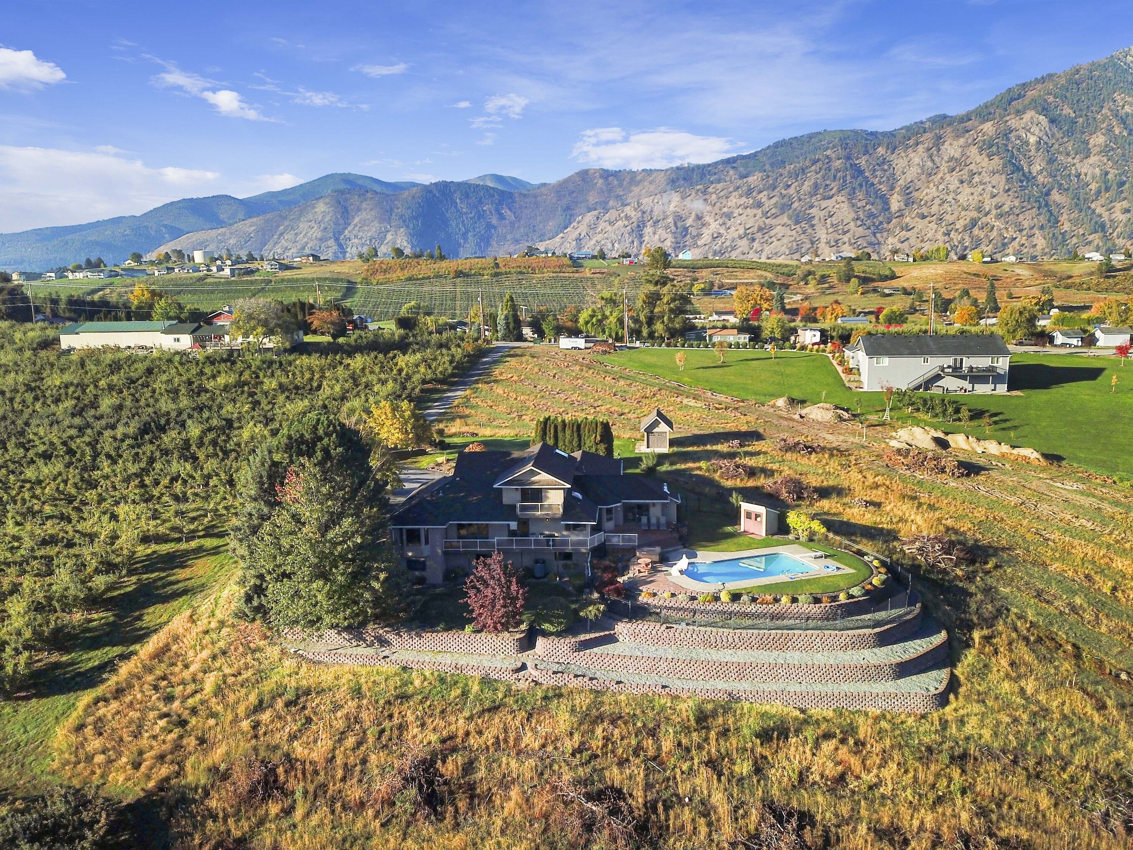 Manson Getaway with Pool that boasts stunning views of 3 Lakes