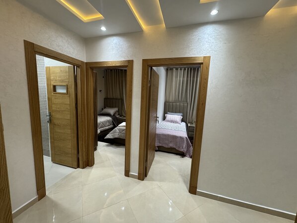 3 bedrooms, iron/ironing board, free WiFi, bed sheets - Family-sized Apartment overlooking Coast with easy access to Beach & Medina. (Larache)