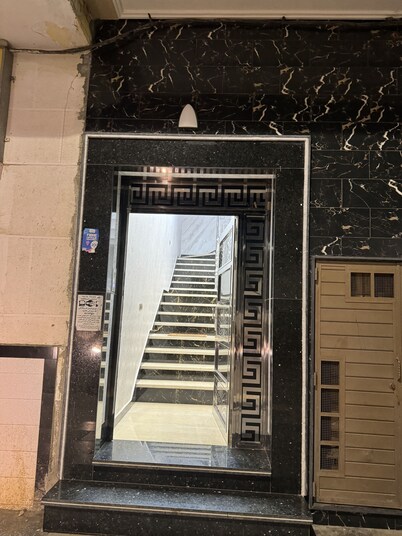 Family-sized Apartment overlooking Coast with easy access to Beach & Medina.