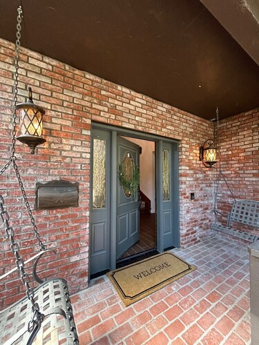 Tudor Elegance in Big Bear - Spacious Retreat with Room to relax and to play!