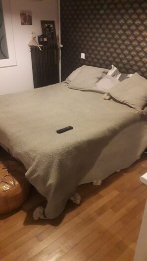 2 habitaciones, tabla de planchar con plancha, wifi y ropa de cama