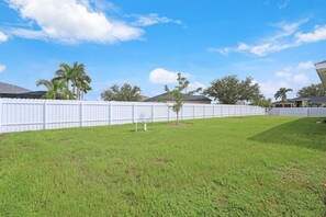 Property grounds - Modern with a country-touch single-family home in Cape Coral! Close to Matlache. (Cape Coral)