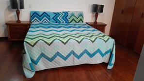 3 slaapkamers, een strijkplank/strijkijzer, wifi, beddengoed