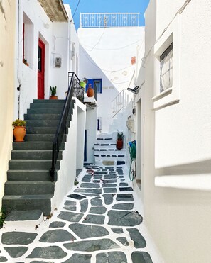 Property grounds - CABARNUS HOUSE in the HEART of Paroikia, Paros! (Paros)