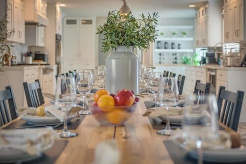 LUX 7BR/3BA Villa w/pool, spa and big yard