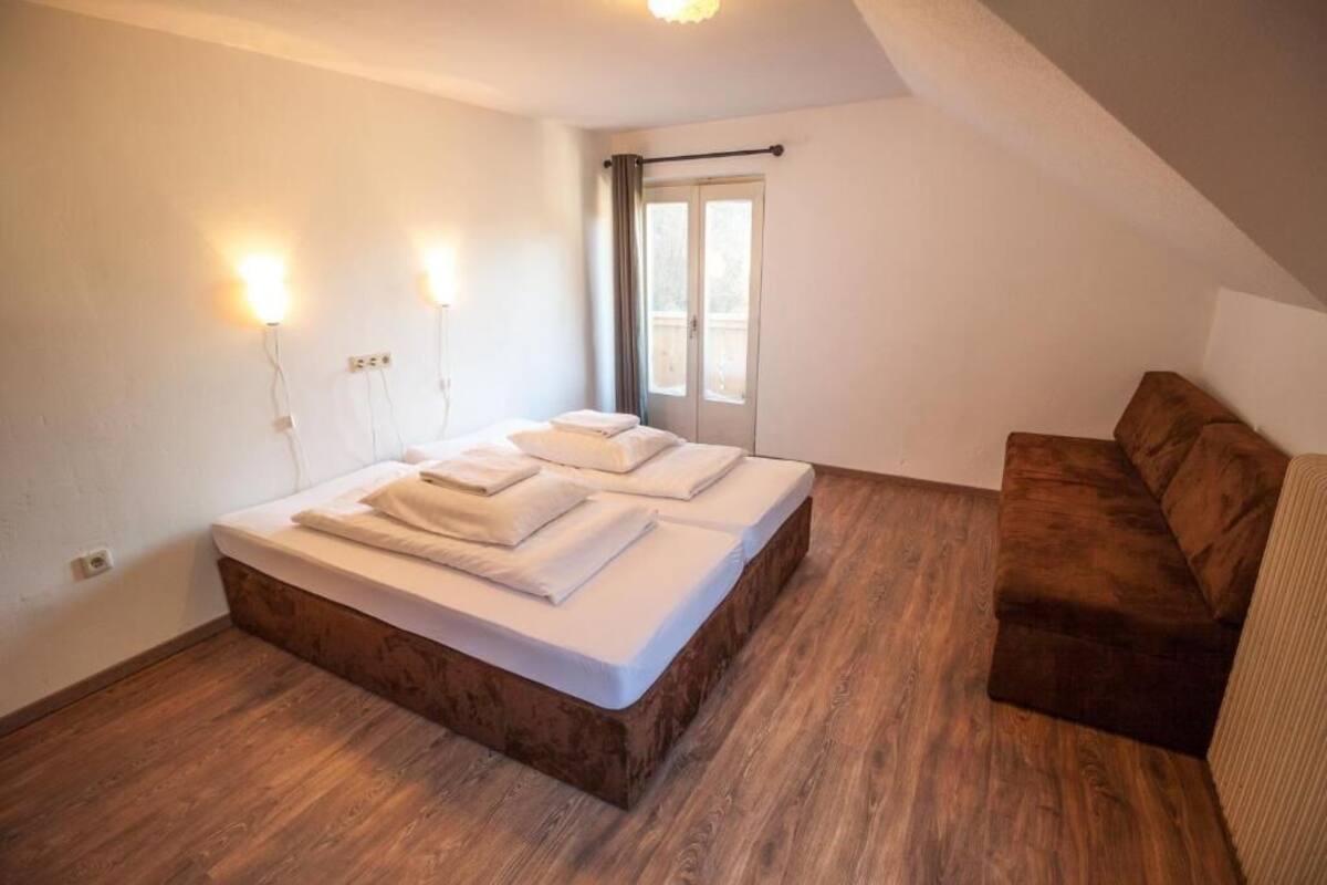 Basic Double Room | WiFi (free), bed sheets