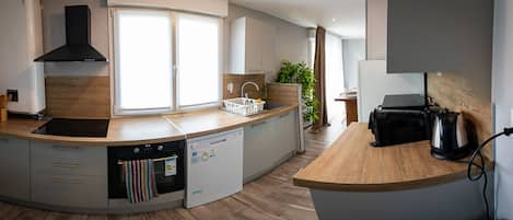 Standard Twin Room | Private kitchen | Fridge, microwave, electric kettle, eco-friendly cleaning products
