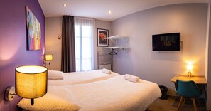 标准双床房 | 办公桌、隔音、免费 WiFi