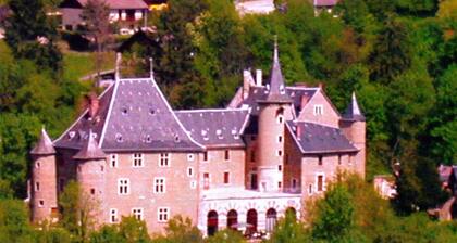 ChĂąteau d'Uriage: studio atypique Ă  20 min de Grenoble et a 20 min de Chamrousse