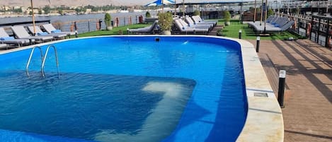 室內泳池、室外泳池