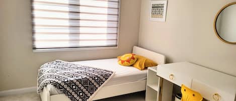 1 slaapkamer, een strijkplank/strijkijzer, wifi, beddengoed