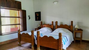 10 bedrooms, WiFi, bed sheets