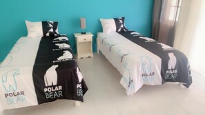 بديكورات فريدة لكل غرفة وطراز فريد لكل وحدة ومكواة/لوح كي