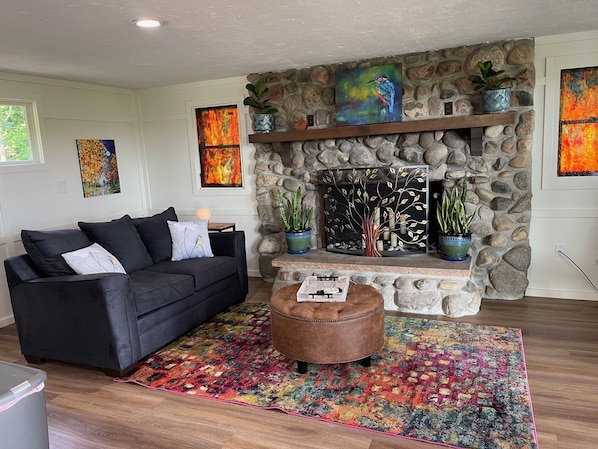 Smart TV, fireplace