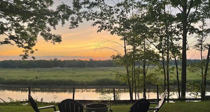 Kingfisher Cabin - Stunning Waterfront Vistas!