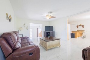 Living area - Home in Port Charlotte with pool (Port Charlotte)